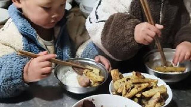 今天吃炸洋芋。