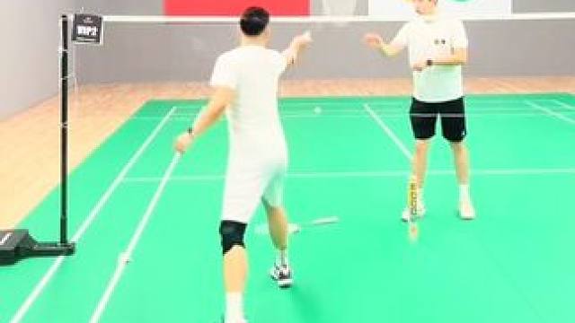 机会球总打飞是怎么回事 #羽毛球 #羽毛球教学 #运动日常