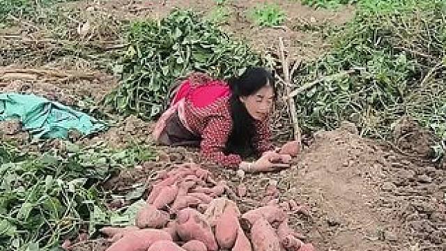 山卡卡里的农村大姐一部手机开播30天变现2000新人首播一个小工具今天就可以用简单轻松开播