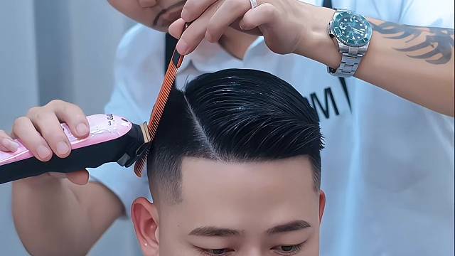 每一位顾客我都认认真真把头发剪好。常年招生。地址揭阳桥南柏顿公寓四楼，