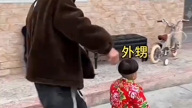 当姐姐的，怎么能这样对弟弟啊[捂脸]