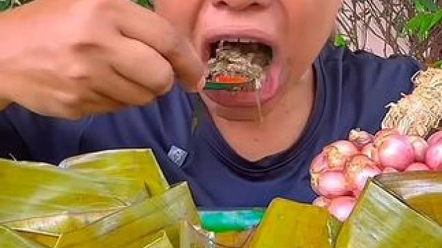 香米饭芭蕉叶蒸酸猪肉