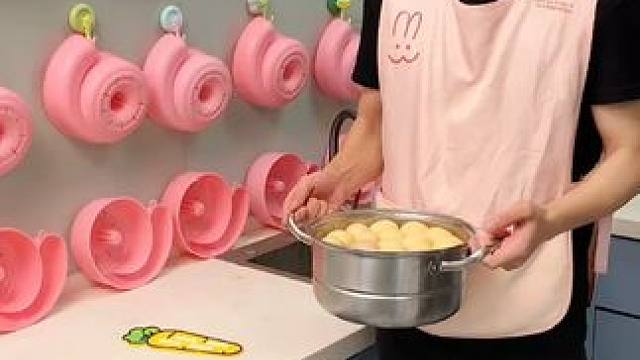 蜗牛自动清洗篮 蜗牛自动清洗篮，有了它，以后洗水果可就太方便了，自动洗干净还能自动沥水，