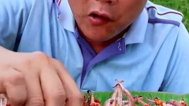 天气太热了，吃一个爆卵️鲜辣大鱿鱼