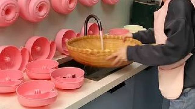 蜗牛自动清洗篮 蜗牛自动清洗篮，有了它，以后洗水果可就太方便了，自动洗干净还能自动沥水，