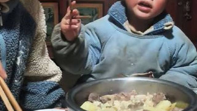 孩子们挺喜欢吃竹笋。