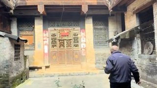 明万历九品官的豪宅 范四知，泽州县周村镇南门人。十六岁就能诗善赋，后入京在国子监学习，被选授鸿胪寺序