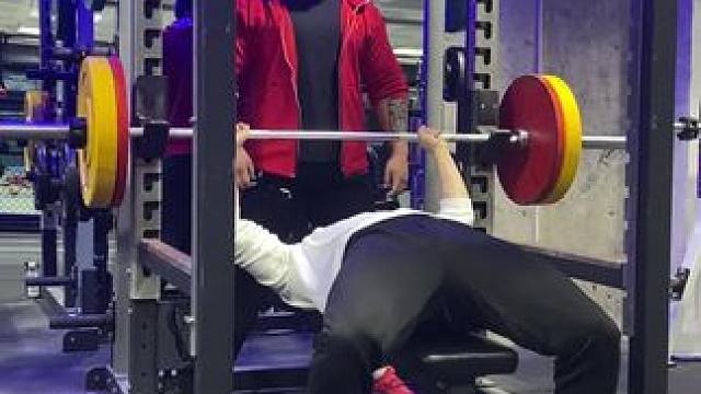 两年前100公斤第十个陨落。