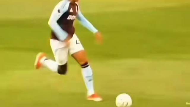 负责出彩的是前锋，后为负责拼命