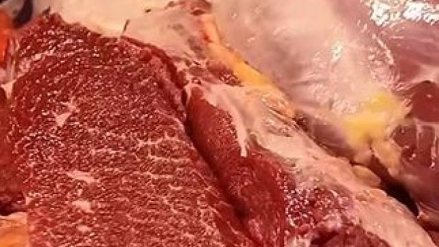 来菜市场采购晚饭