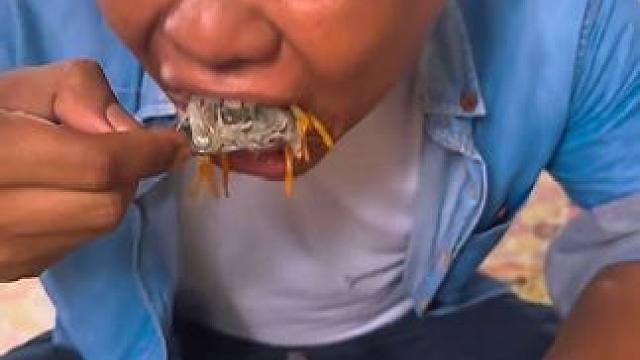 一碗酸辣️木瓜丝一盆新鲜跳跳虾