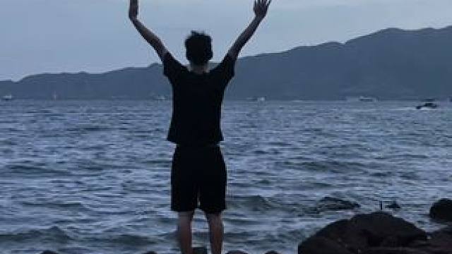 听歌是纯粹的，能在你旅途中给你陪伴