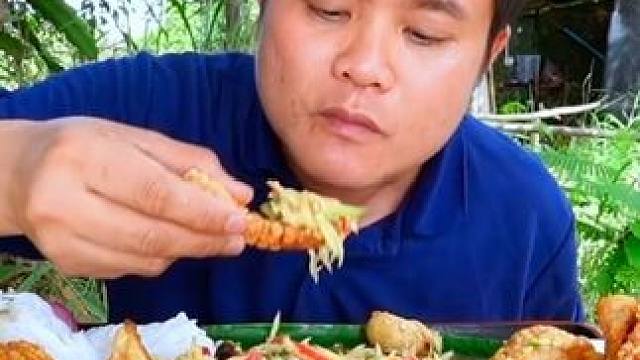 爆油脆皮五花肉青木瓜丝️沙拉泰国米粉