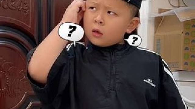 哈哈哈，你爸短裤穿太高了