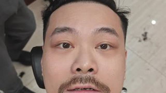 休息一天去理发。老板说还有蜜蜡拔鼻毛的服务。。体验了一下。真的不疼