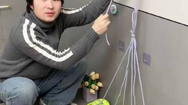 兔耳伸缩拖鞋架 收纳毛巾不占空间，还是个 拖鞋上墙不积水，卫生间干净整