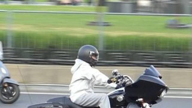 2025.10.26 南门第四期 再坚持一天就到周五啦！摩友们快来看看有没有你喜欢的爱车！ #