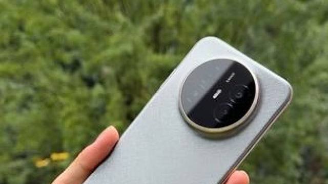 华为Mate70 Air真机上手：轻、薄、大