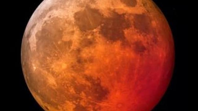 交出你拍的超级月亮 一起看月亮爬上来，分享你用手机相机里面拍的“超级月亮”# #