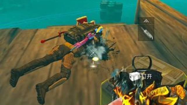 趴着好好的！六套跑过来了！