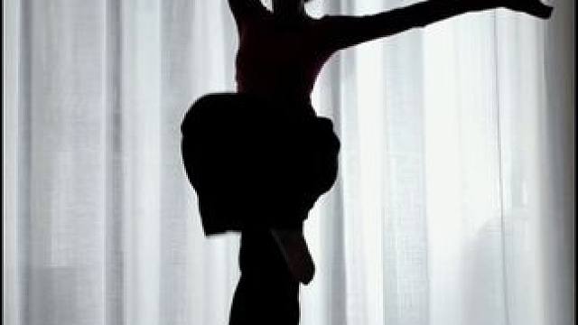 后面的舞蹈自己又改编了一下