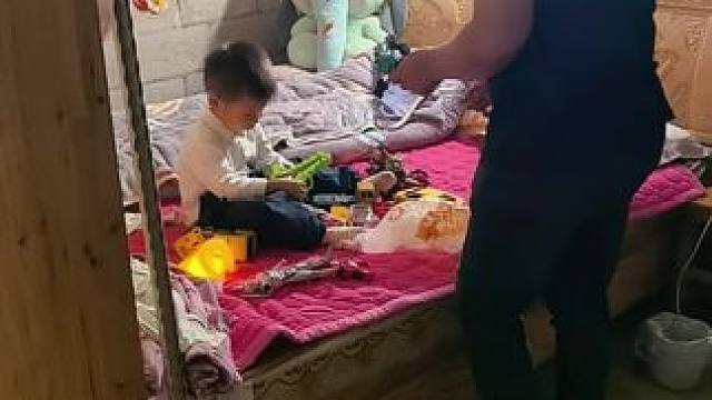 刘震云说：“出轨的女人其实挺可怜的，你陪男人睡，不是因为你的美，而是因为你的天真和廉价。” 多少女