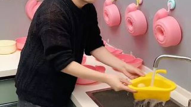 蜗牛自动清洗篮 蜗牛自动清洗篮，有了它，以后洗水果可就太方便了，自动洗干净还能自动沥水，