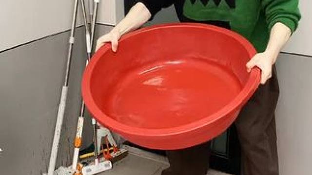 螃蟹壁挂拖把夹 有了这个拖把夹，家里的拖把扫把能上墙收纳了，不占空间，拿取也方便