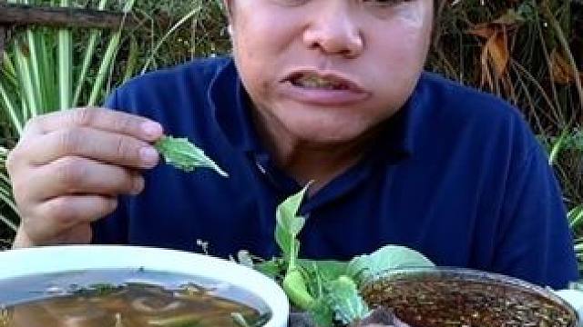 苦胆汁汤鲜辣椒酱️毛肚边边香米饭团小苦瓜