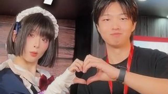 如何在与兔娘合影时反客为主