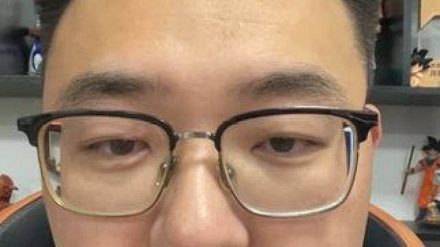 兄弟们！今晚8点继续直播搞起来！福利送不停！ 今天8点直播间不见不散！ #