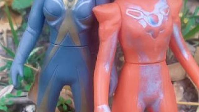 快看奥特曼的棒棒糖被谁抢走了