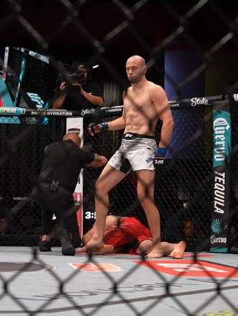 梅迪茨一回合重拳終結(jié)穆斯里穆?。。?/></a><a title=