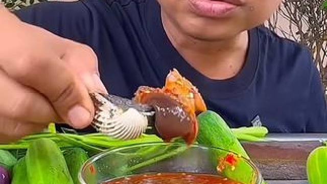 剁椒辣酱️配上大毛蛤刺身