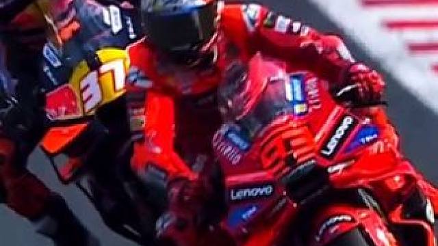 这种极具侵略性驾驶姿势的运动让我热血沸腾