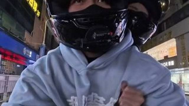 让别人羡慕的并不是你骑得车有多好，多贵。而是你的后座永远都有一个支持你的爱好，陪你疯狂，陪你浪的女孩