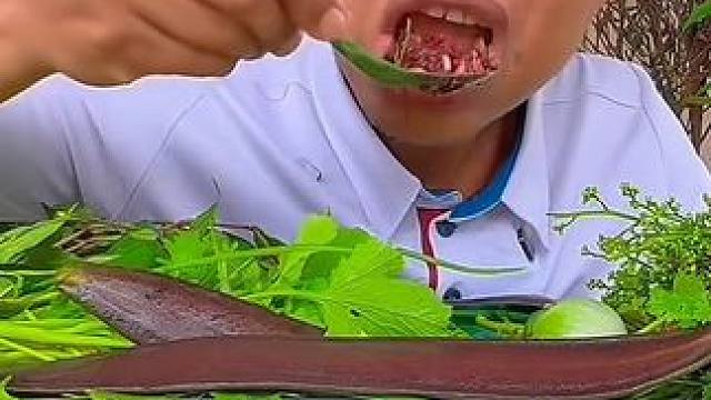 鲜牛腰子配草吃