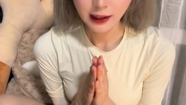 刚想起来今天是自己25岁生日 没有来得及吃生日蛋糕 就给自己煮了一大碗长寿面 但是很满