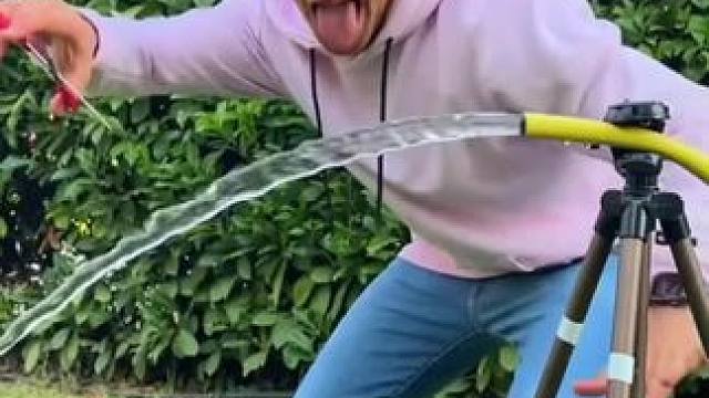 让孩子沉默手机游戏不如激发孩子兴趣，陪孩子动手游戏一遍，切身感受科学的乐趣