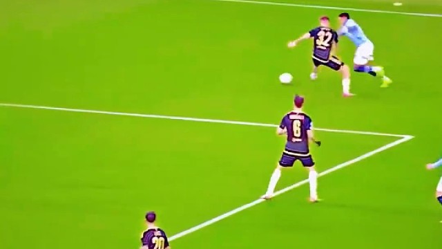 当你不会头球的时候，脚后跟都会变成你的第一选择