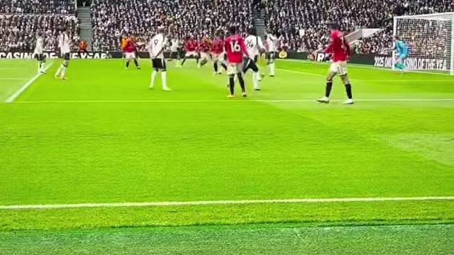 姆伯莫丝滑利落的头球破门