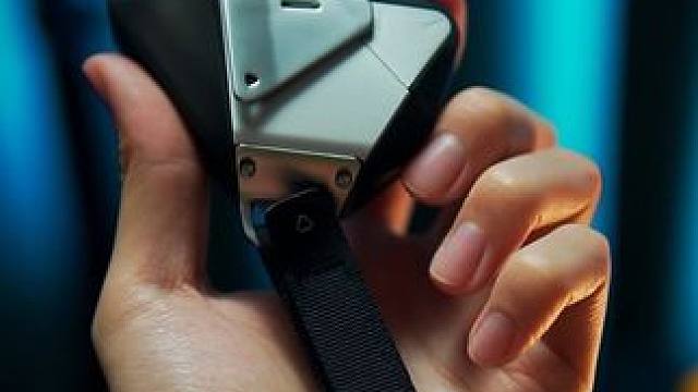 机能风的耳机壳很帅气，钻石切割的造型很耐看哦