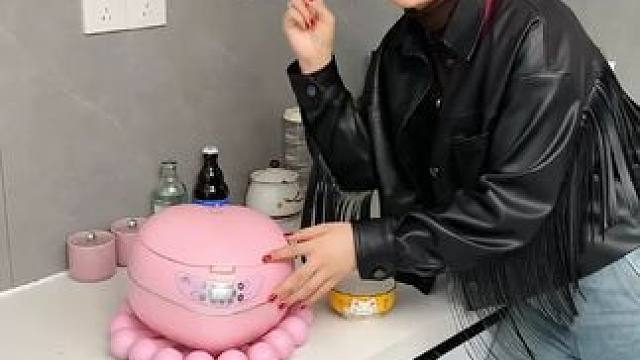 不倒翁饭勺 这个不倒翁米饭勺简直太方便了，怎么扔都不会倒，每天都要吃米的赶紧试试