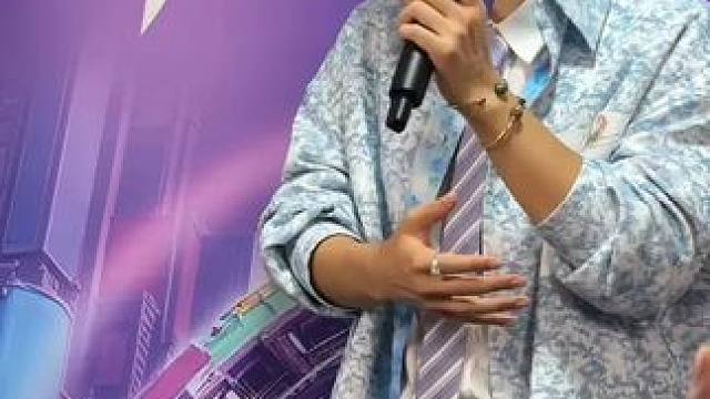 胡夏采访时被cue清唱，零帧起口就开始唱！