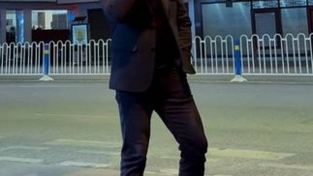 “爱你的人，生怕给你的不够；不爱你的人，生怕你要的太多。” 一个人在不在乎你，是能感觉出来的。 在乎