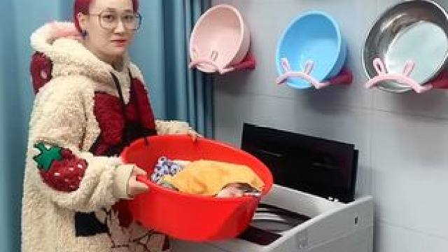 兔耳脸盆 可以收纳多个脸盆，家里的刷鞋都可以挂上去，还不占空间