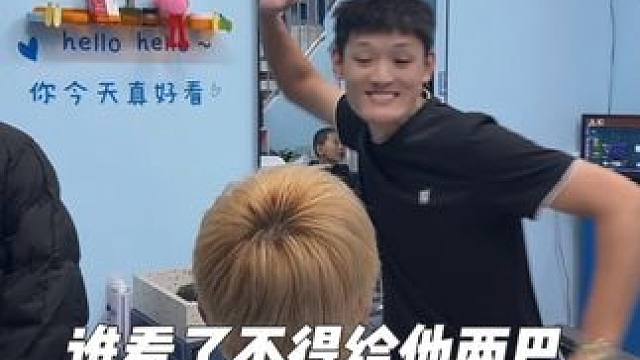 这谁看了 不都得给他两巴掌