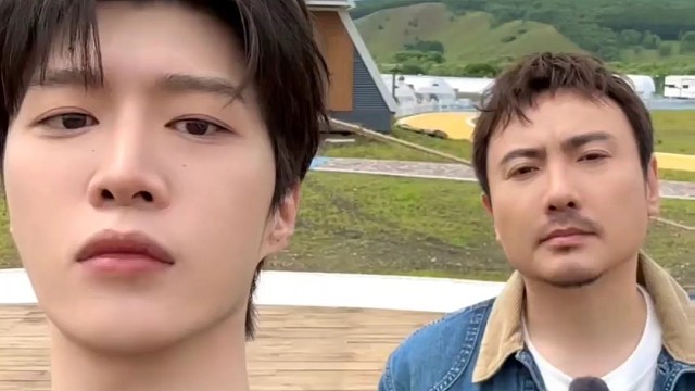 一时分不清这俩谁更搞笑了