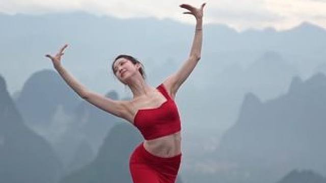 风遇山止，云到水停，我在画中央。