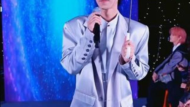 忧郁王子 今天我们在艾溪湖进行我们的积分赛哦，晚上7点直播间不见不散 #